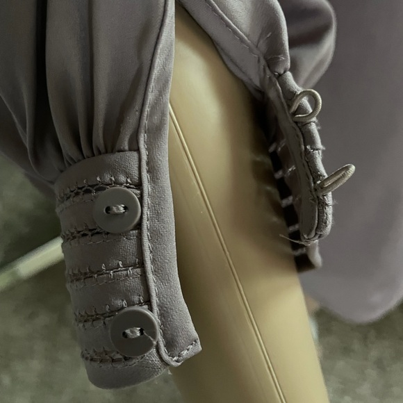 Soft polyester long tulip-sleeve blouse - Picture 7 of 8